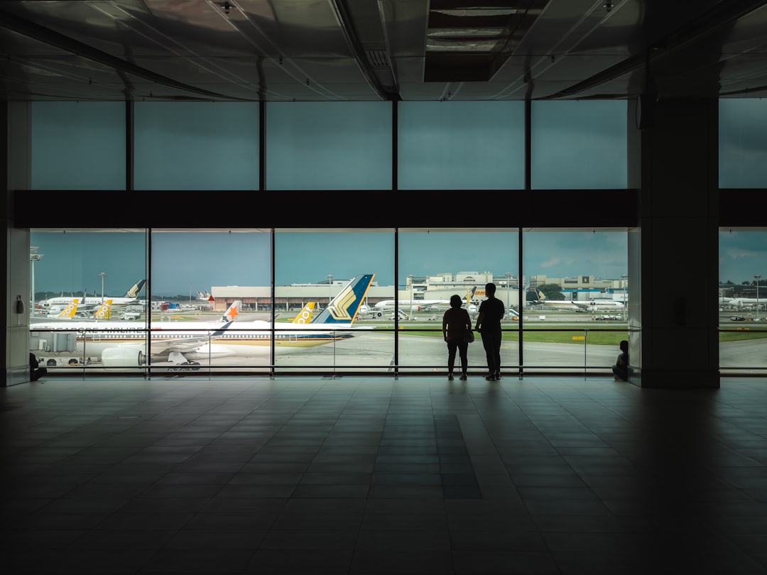 LA 공항 가는 길, 어르신을 위한 편안한 신발 선택법 (한인택시 이용 팁)